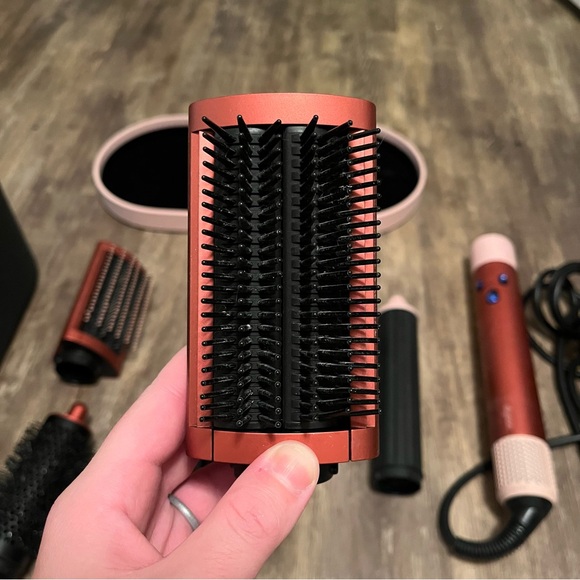 Authentic Dyson Airwrap Multi-Styler Strawberry Bronze gently used - Picture 6 of 16